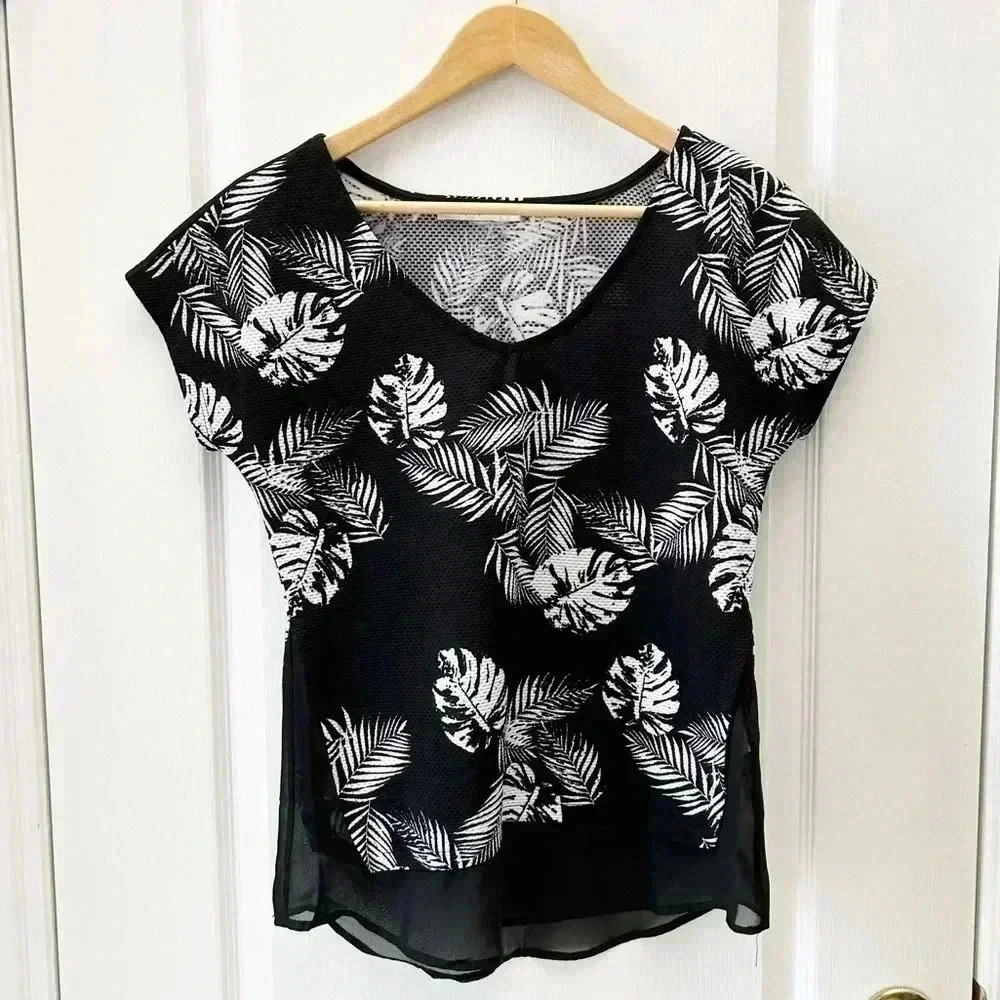 Ricki’s Black & White Loose Fit V Neck Top Sheer Hem Short Sleeves XS - Picture 4 of 16